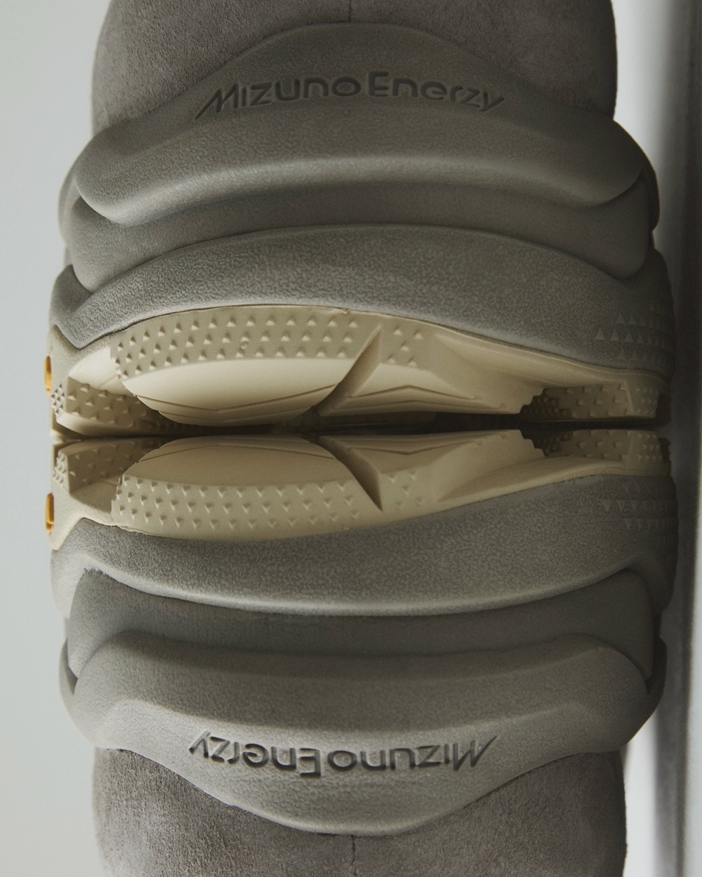 ��4.25 0:00 Release / limited��Mizuno �� nonnative (�ߥ��� �� �Υ�ͥ��ƥ���) "Mizuno �� nonnative WAVE MUJIN LS MID GTX"