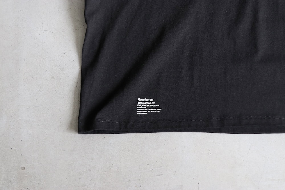 ��EXCLUSIVE / W.M ������FreshService(�ե�å��奵���ӥ�) "2-PACK CORPORATE S/S TEE FOR_WONDERMOUNTAIN -WHITE & BLACK-"