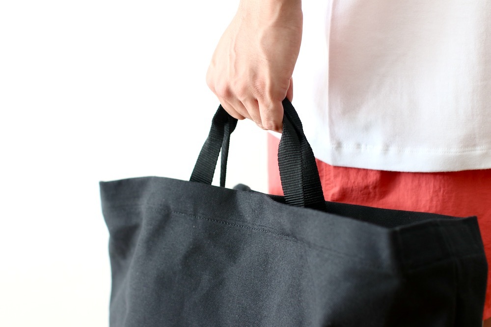 ヨロズ yorozu タスキショルダー メッセンジャー バッグ ブラック yorozu ショルダーバッグ バッグ YOROZU タスキショルダーBAG M