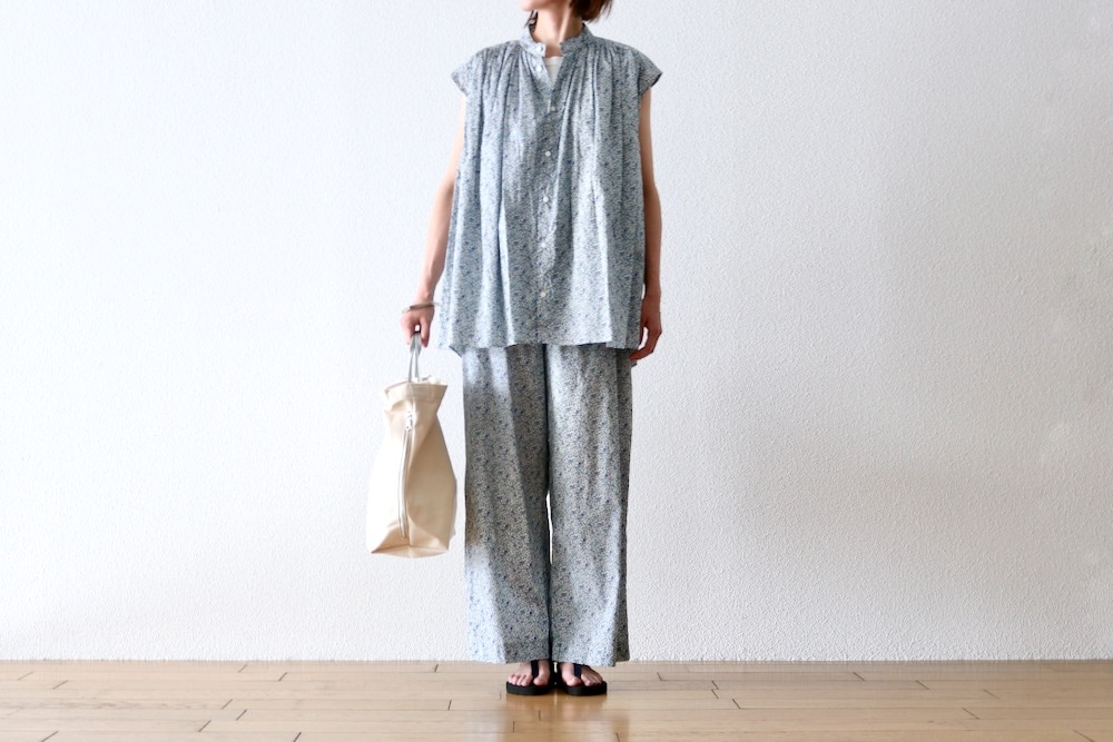 美品✨トゥジュー toujours 花柄パンツ　ネイビー　2 WOMEN'S】TOUJOURS（トゥジュー）“Relax Pants - LIBERTY BLUE