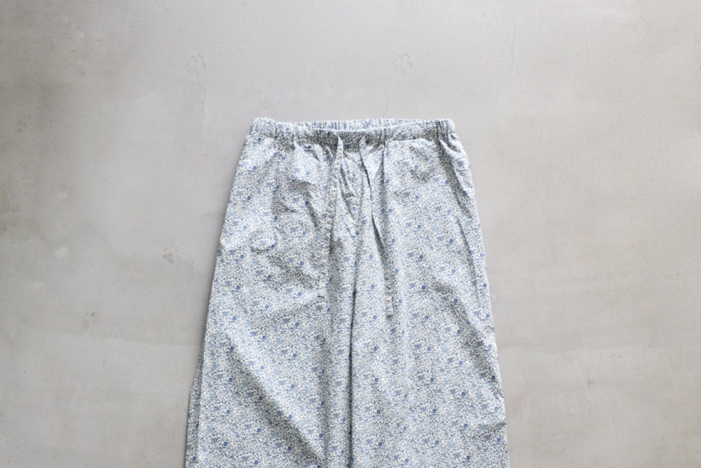 美品✨トゥジュー toujours 花柄パンツ　ネイビー　2 WOMEN'S】TOUJOURS（トゥジュー）“Relax Pants - LIBERTY BLUE