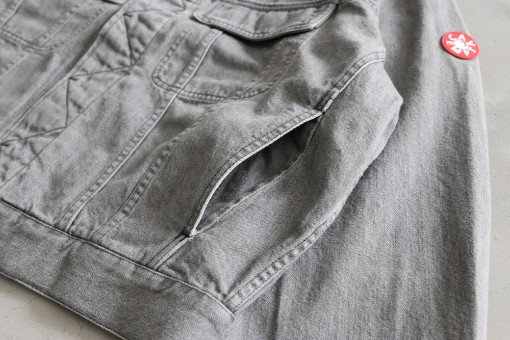 C.E(��������) "WASHED BLACK DENIM TRUCKER JACKET"