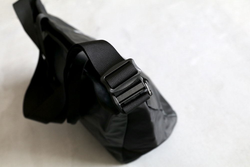 SALOMON(�������) "EXTENDED TOTEBAG SMALL BLACK"