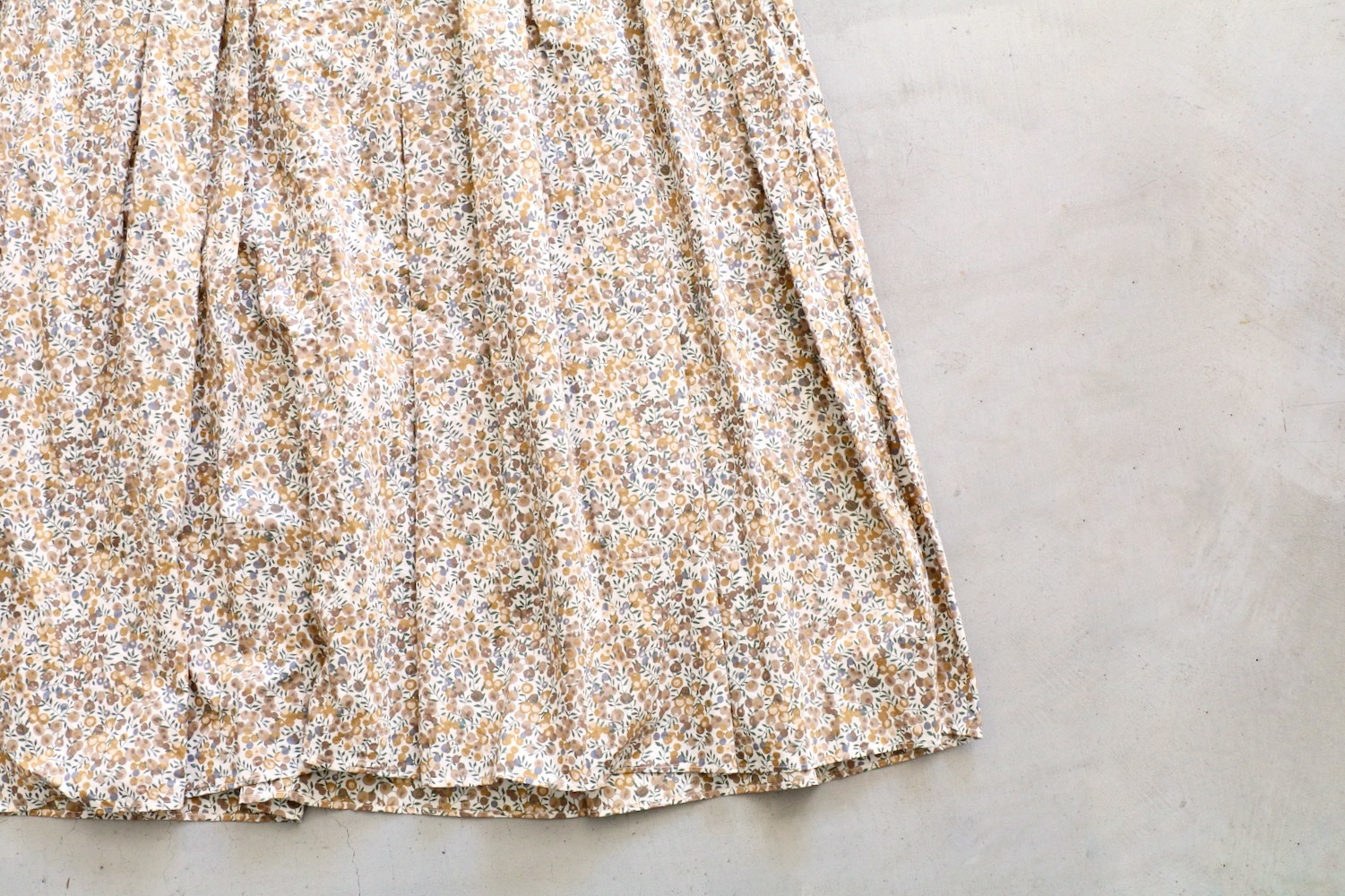 ��WOMEN'S��TOUJOURS�ʥȥ����塼�ˡ�Short Sleeve Classic Gathered Dress -LIBERTY BERRY FLOWER PRINT COTTON CLOTH-��