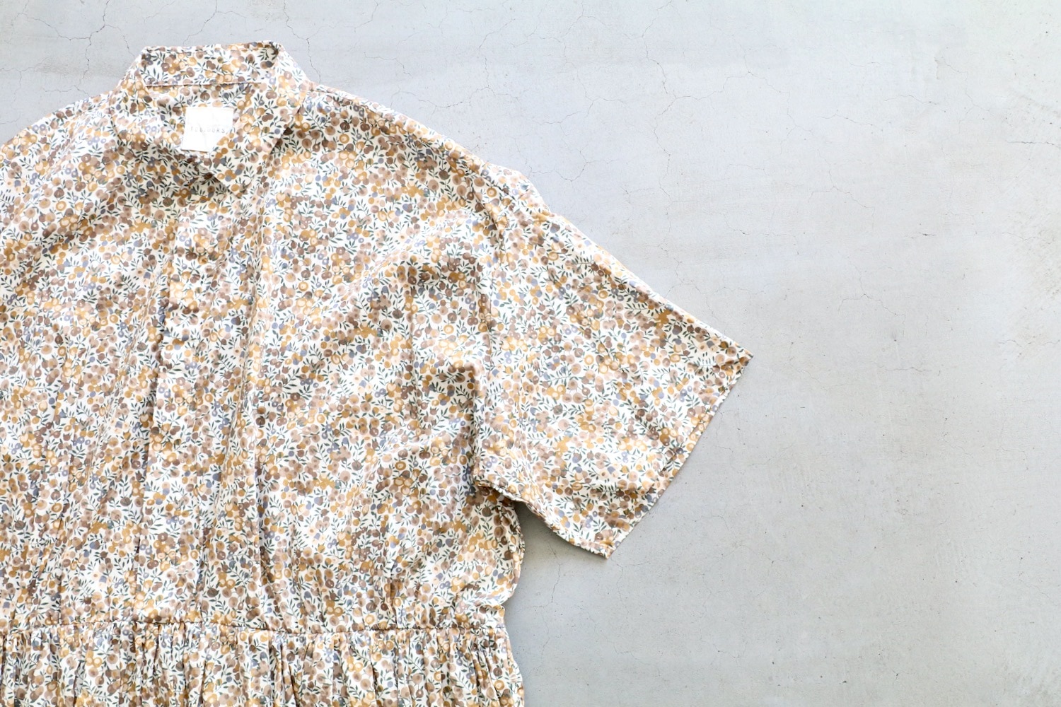 ��WOMEN'S��TOUJOURS�ʥȥ����塼�ˡ�Short Sleeve Classic Gathered Dress -LIBERTY BERRY FLOWER PRINT COTTON CLOTH-��