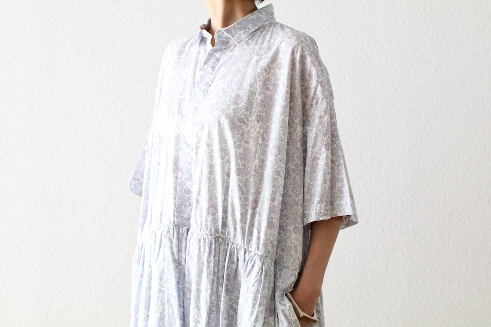 ��WOMEN'S��TOUJOURS�ʥȥ����塼�ˡ�Short Sleeve Classic Gathered Dress -LIBERTY GRAY FLOWER PRINT COTTON CLOTH-��