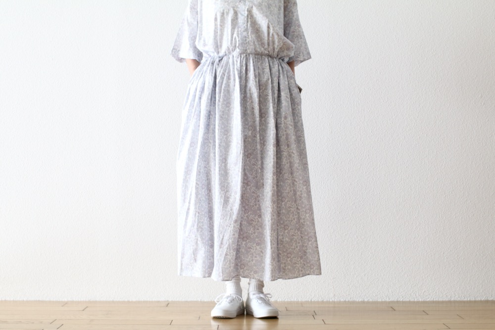 ��WOMEN'S��TOUJOURS�ʥȥ����塼�ˡ�Short Sleeve Classic Gathered Dress -LIBERTY GRAY FLOWER PRINT COTTON CLOTH-��