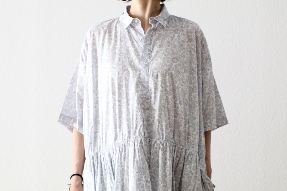 ��WOMEN'S��TOUJOURS�ʥȥ����塼�ˡ�Short Sleeve Classic Gathered Dress -LIBERTY GRAY FLOWER PRINT COTTON CLOTH-��