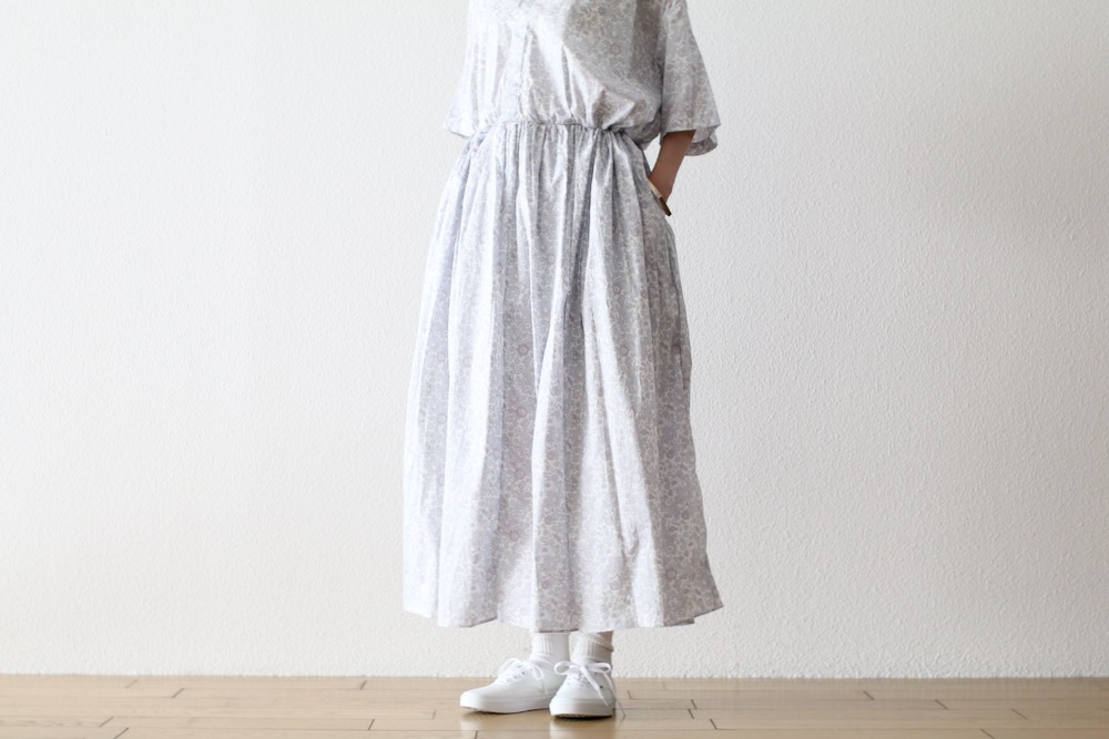 ��WOMEN'S��TOUJOURS�ʥȥ����塼�ˡ�Short Sleeve Classic Gathered Dress -LIBERTY GRAY FLOWER PRINT COTTON CLOTH-��