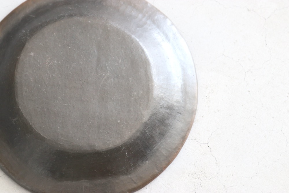 LIGHT YEARS(ライト イヤーズ) “BLACK POTTERY PLATE - RIM(S