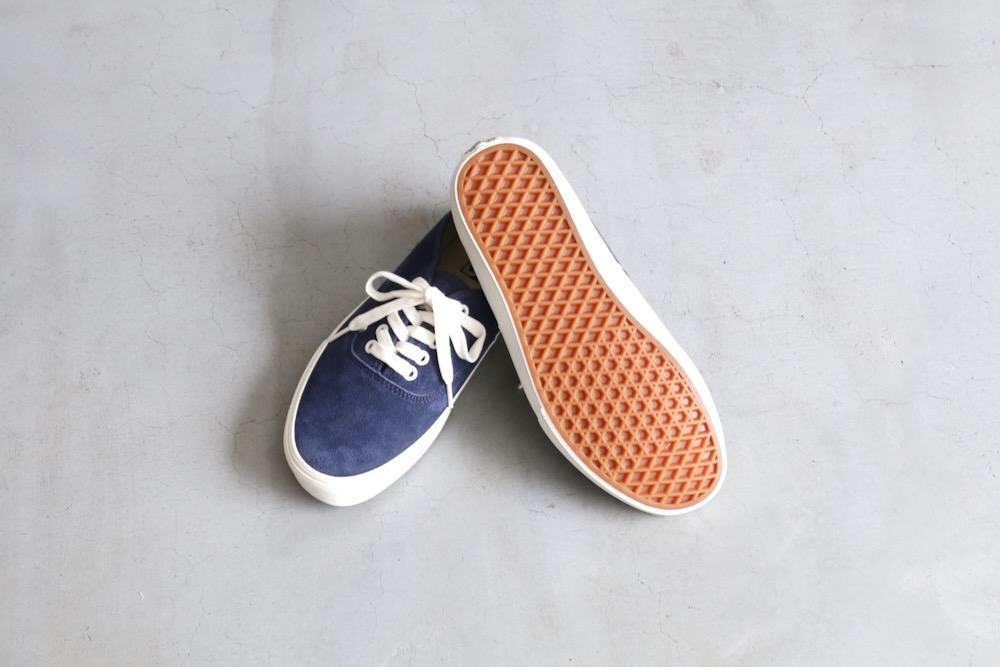 unisexVANS() "Authentic Pig Suede"