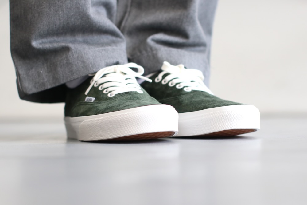 unisexVANS() "Authentic Pig Suede"