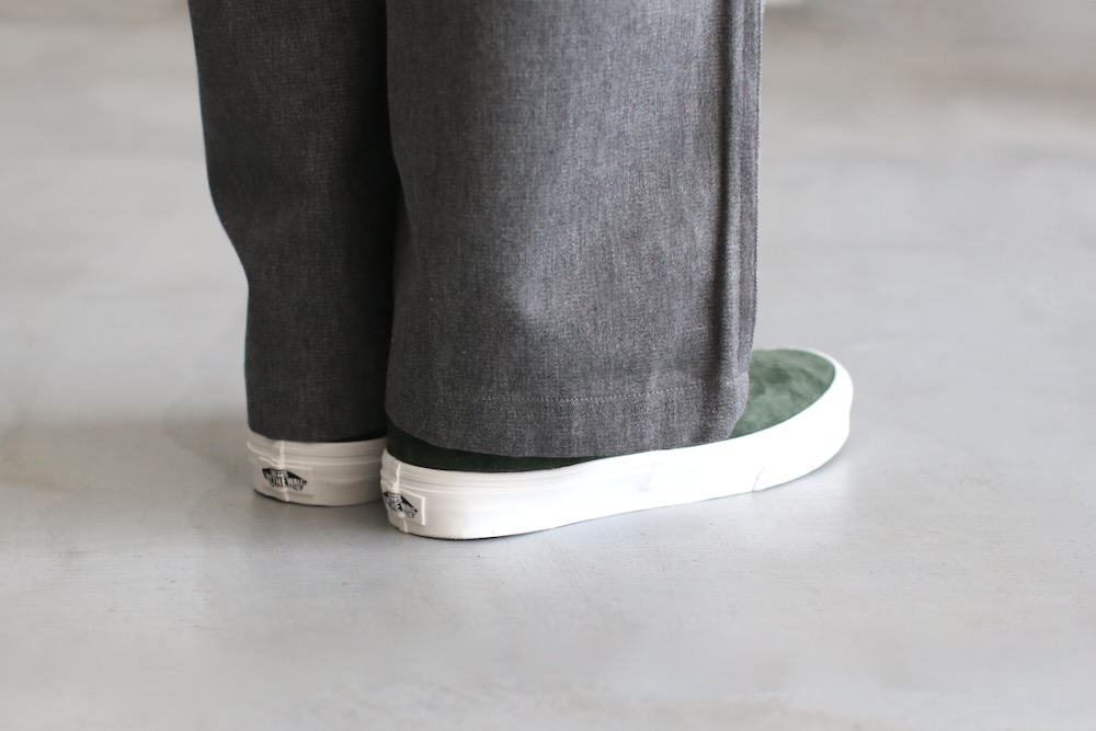 unisexVANS() "Authentic Pig Suede"