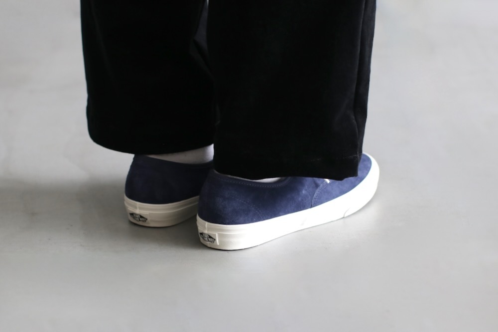 unisexVANS() "Authentic Pig Suede"