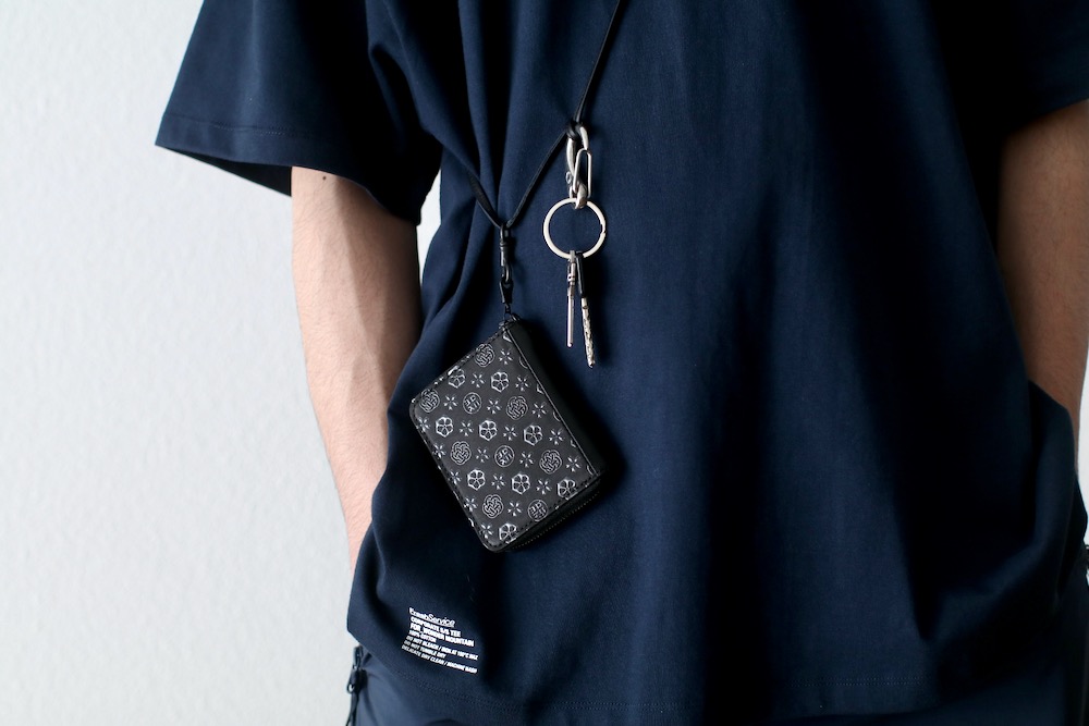 新品・未使用 yorozu(ヨロズ) \"漆ウォレット-テノヒラ-\"GRAY 10% > 20%OFF] yorozu(ヨロズ) 