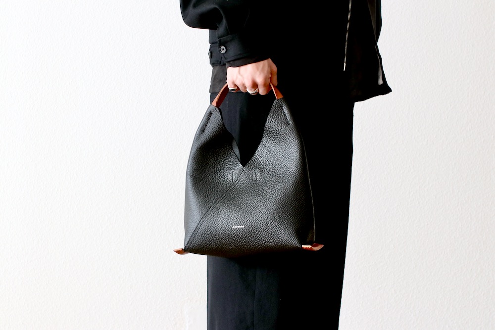 ��12.6 12:00 Release��HenderScheme (���������������) "triangle bag"