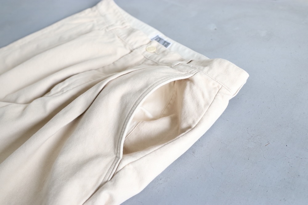 C.E(��������) "BRUSHED SOFT COTTON ONE TUCK PANTS"