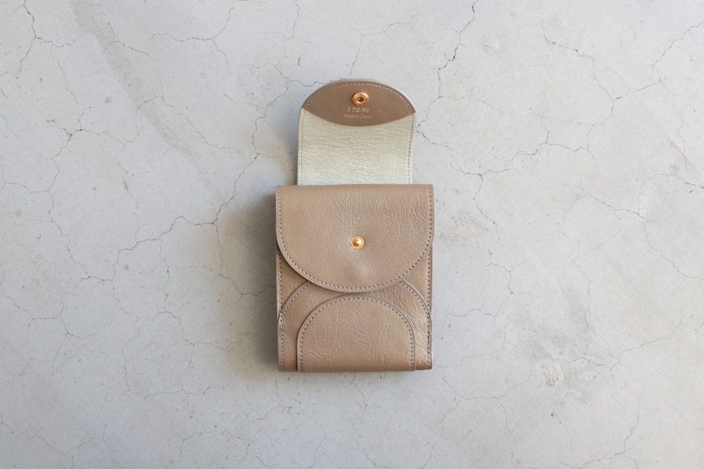 i ro se () "FOLD 2F WALLET"