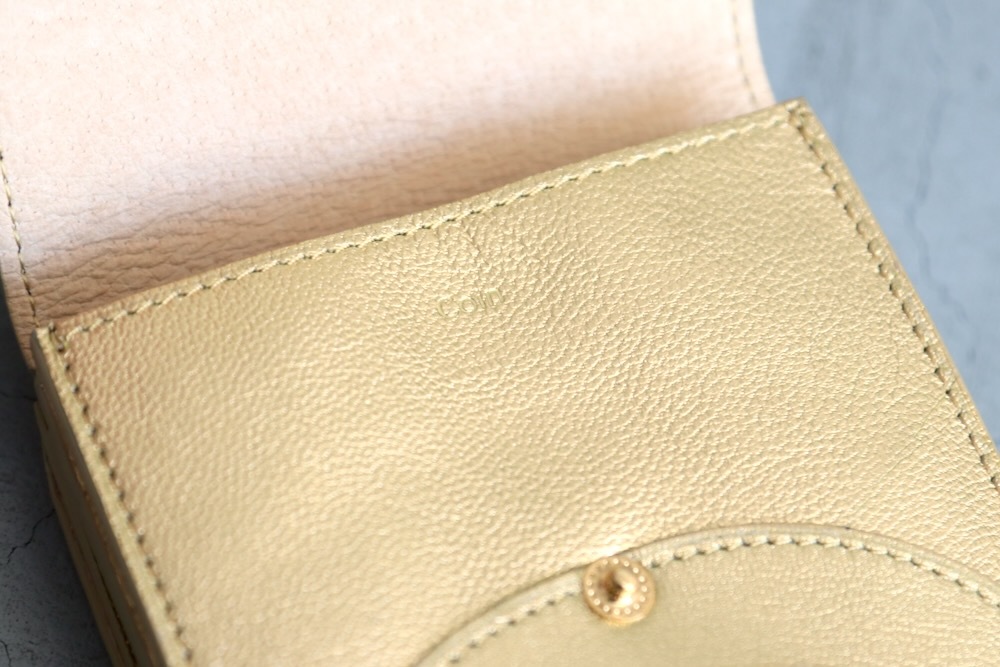 i ro se () "FOLD 2F WALLET"