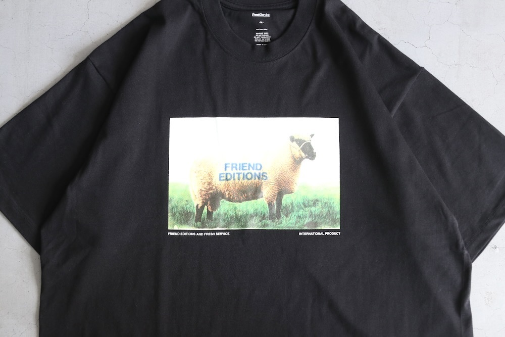 ��8.29 12:00 Release / limited��FreshService �� FRIEND EDITIONS(�ե�å��奵���ӥ� �� �ե��� ���ǥ������)"CORPORATE S/S TEE ��SHEEP��"