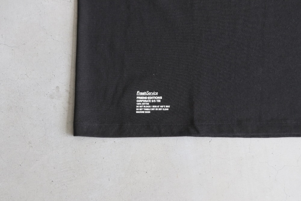 ��8.29 12:00 Release / limited��FreshService �� FRIEND EDITIONS(�ե�å��奵���ӥ� �� �ե��� ���ǥ������)"CORPORATE S/S TEE ��SHEEP��"