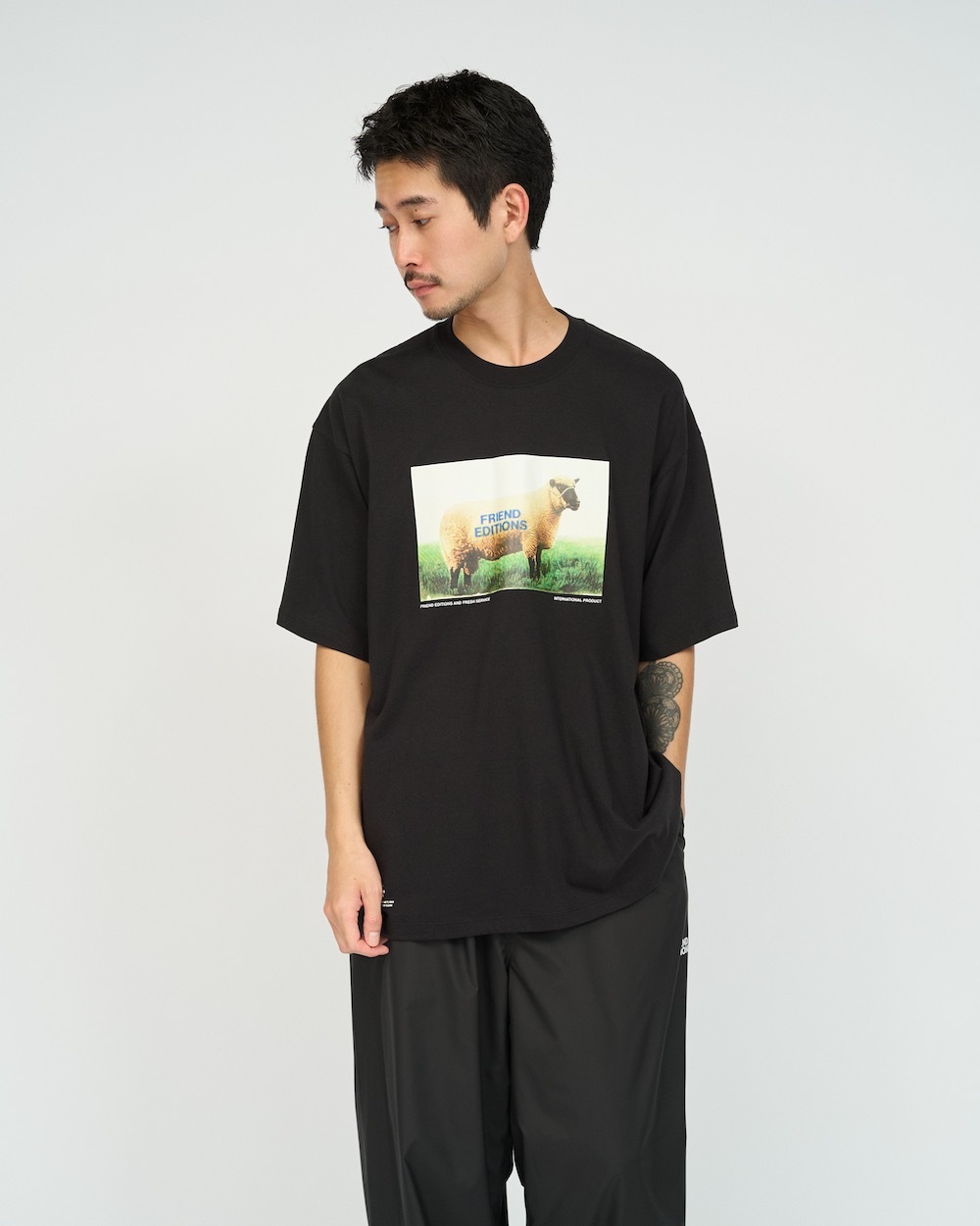 ��8.29 12:00 Release / limited��FreshService �� FRIEND EDITIONS(�ե�å��奵���ӥ� �� �ե��� ���ǥ������)"CORPORATE S/S TEE ��SHEEP��"