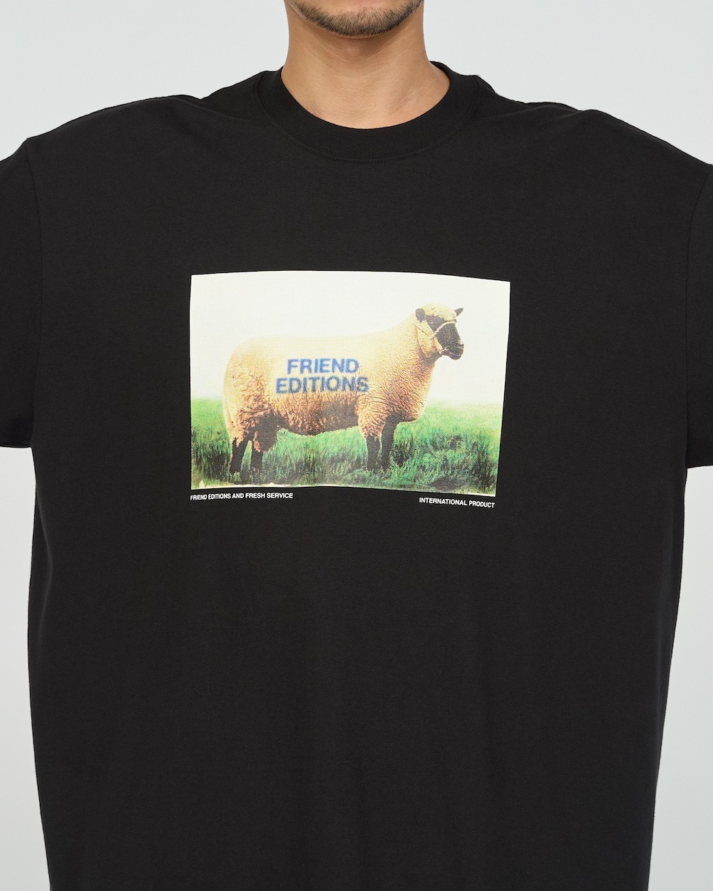 ��8.29 12:00 Release / limited��FreshService �� FRIEND EDITIONS(�ե�å��奵���ӥ� �� �ե��� ���ǥ������)"CORPORATE S/S TEE ��SHEEP��"