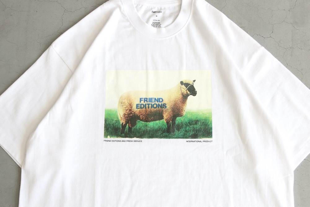 ��8.29 12:00 Release / limited��FreshService �� FRIEND EDITIONS(�ե�å��奵���ӥ� �� �ե��� ���ǥ������)"CORPORATE S/S TEE ��SHEEP��"