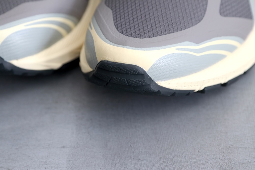 ASICS (å) "GEL-TERRAIN TRUFFLE GREY/SEAL GREY"