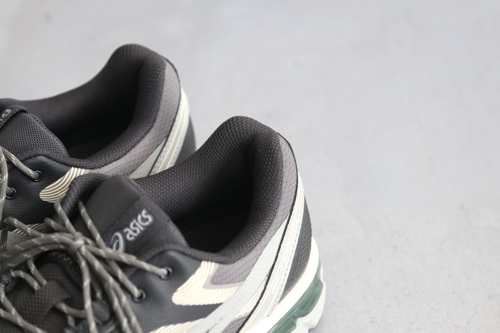 ASICS (å) "GEL-TERRAIN TRUFFLE GREY/SEAL GREY"