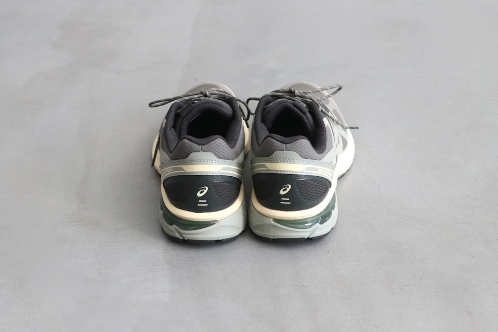 ASICS (å) "GEL-TERRAIN TRUFFLE GREY/SEAL GREY"