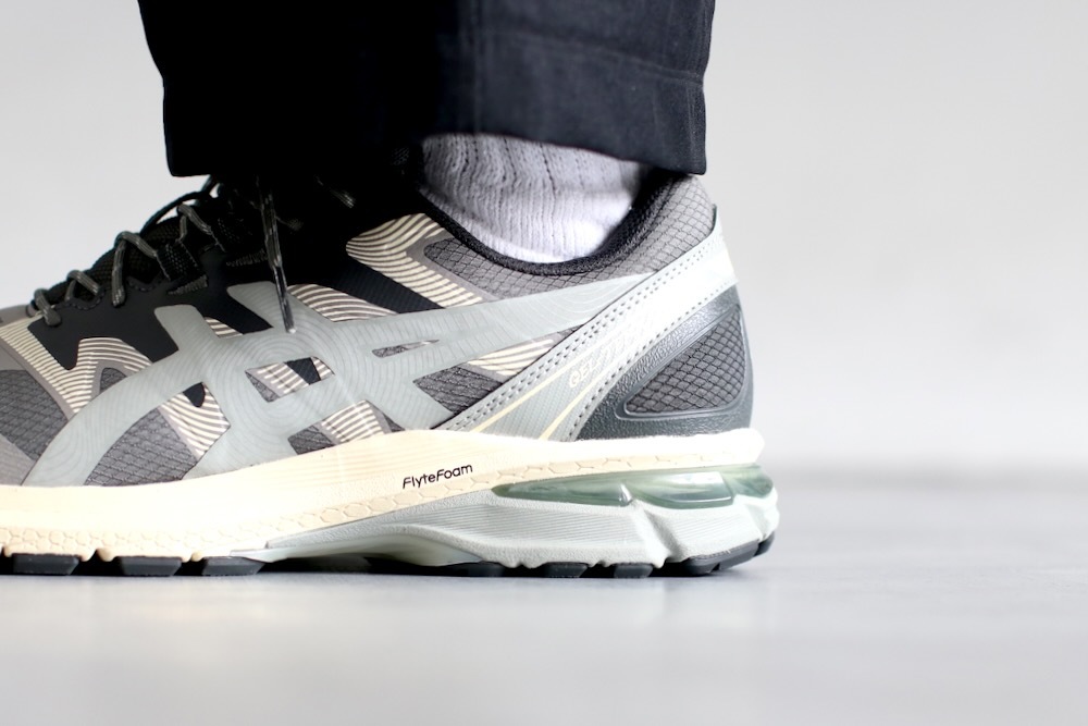 ASICS (å) "GEL-TERRAIN TRUFFLE GREY/SEAL GREY"