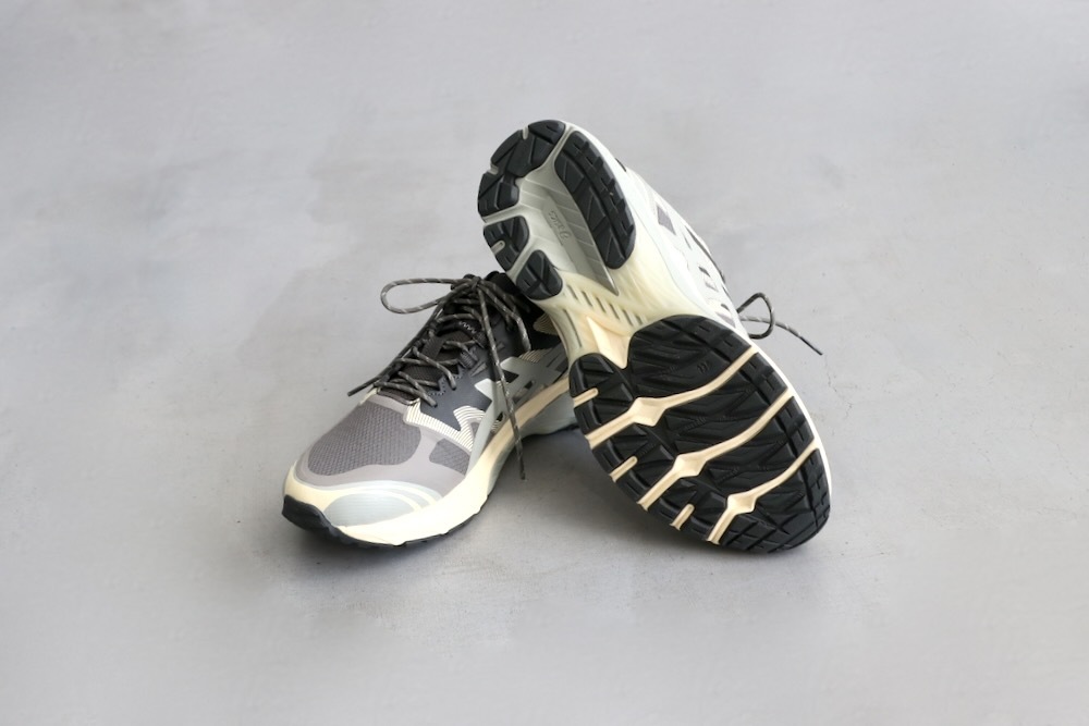 ASICS (å) "GEL-TERRAIN TRUFFLE GREY/SEAL GREY"