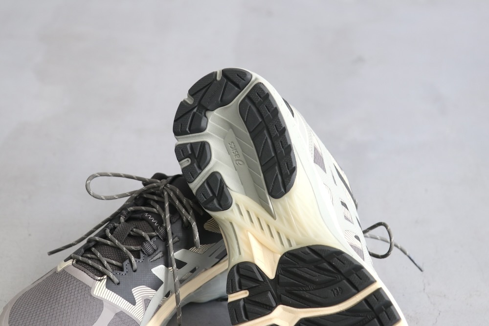 ASICS (å) "GEL-TERRAIN TRUFFLE GREY/SEAL GREY"