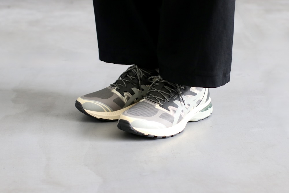 ASICS (å) "GEL-TERRAIN TRUFFLE GREY/SEAL GREY"