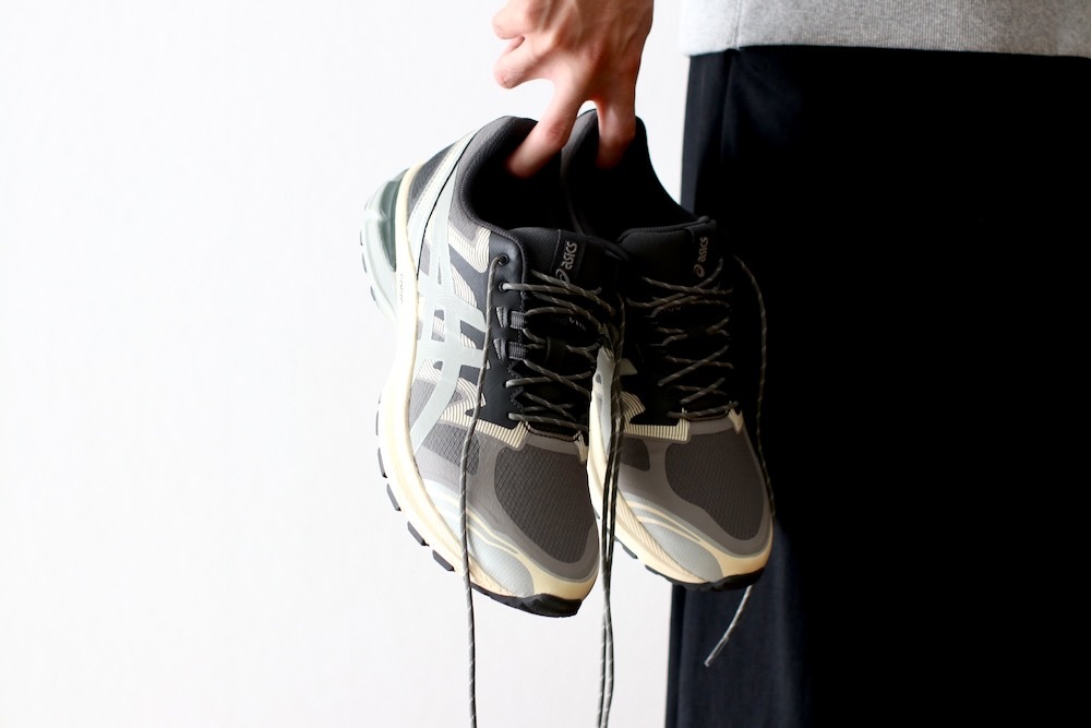 ASICS (å) "GEL-TERRAIN TRUFFLE GREY/SEAL GREY"