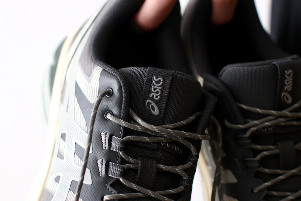 ASICS (å) "GEL-TERRAIN TRUFFLE GREY/SEAL GREY"