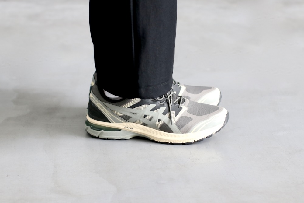 ASICS (å) "GEL-TERRAIN TRUFFLE GREY/SEAL GREY"