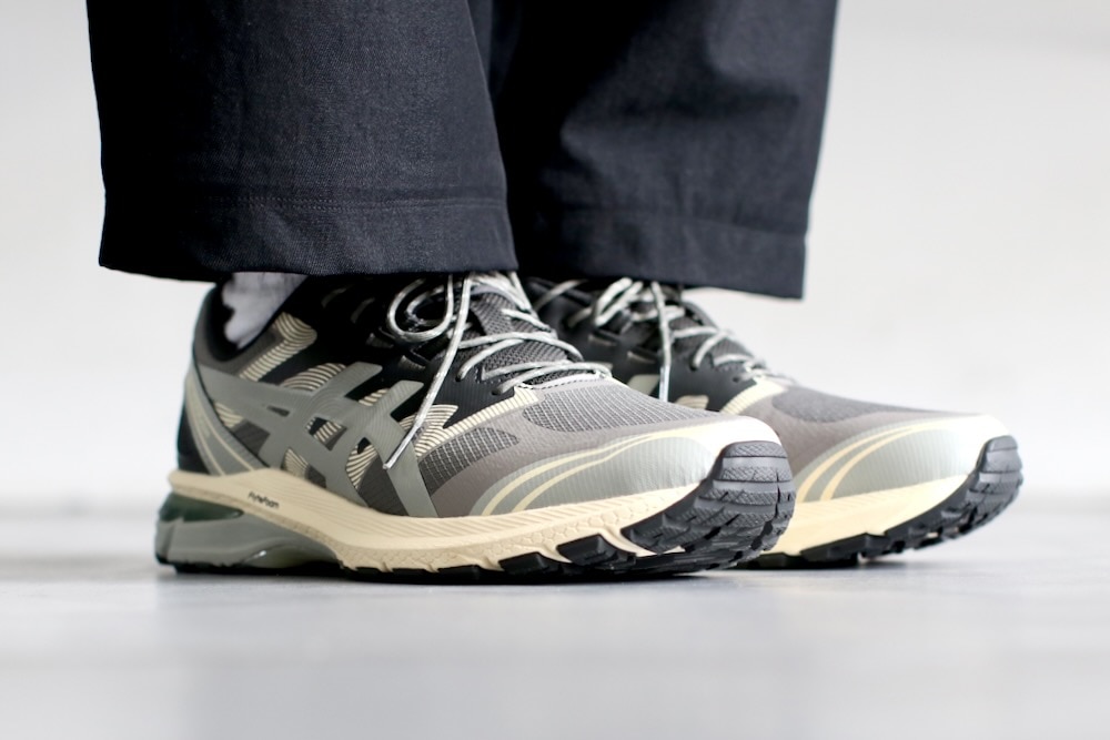 ASICS (å) "GEL-TERRAIN TRUFFLE GREY/SEAL GREY"