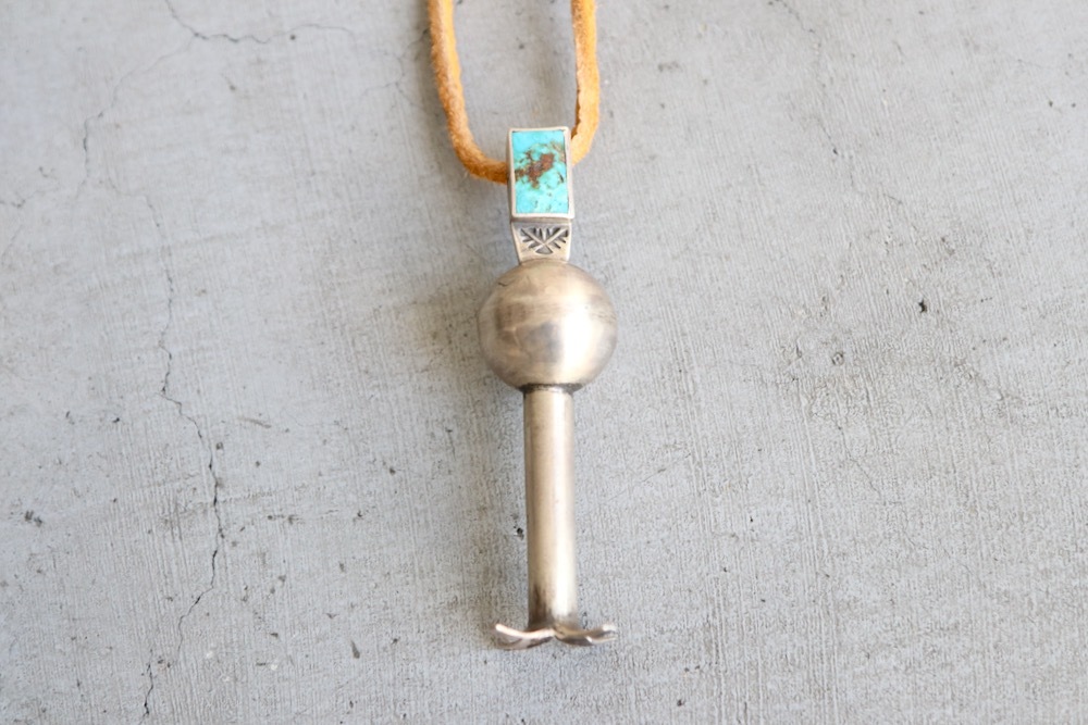 Indian Jewelry Falcon Trading Co. / F.T.C(����ǥ����󥸥奨�꡼ �ե��륳�� �ȥ졼�ǥ��� ����ѥˡ�) "Squash Blossom Pendant Turquoise square"