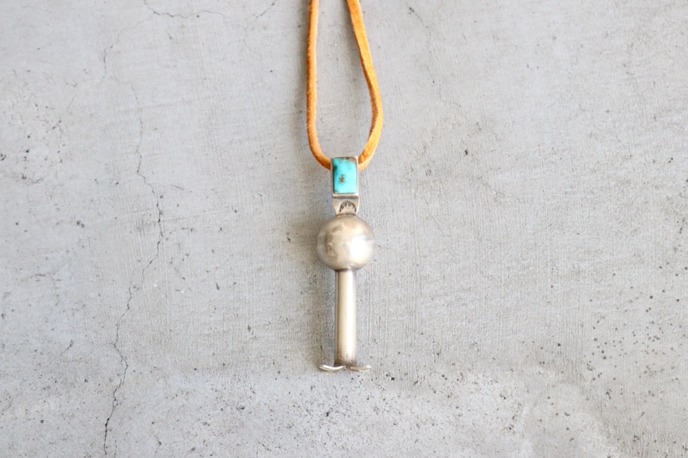 Indian Jewelry Falcon Trading Co. / F.T.C(����ǥ����󥸥奨�꡼ �ե��륳�� �ȥ졼�ǥ��� ����ѥˡ�) "Squash Blossom Pendant Turquoise square"