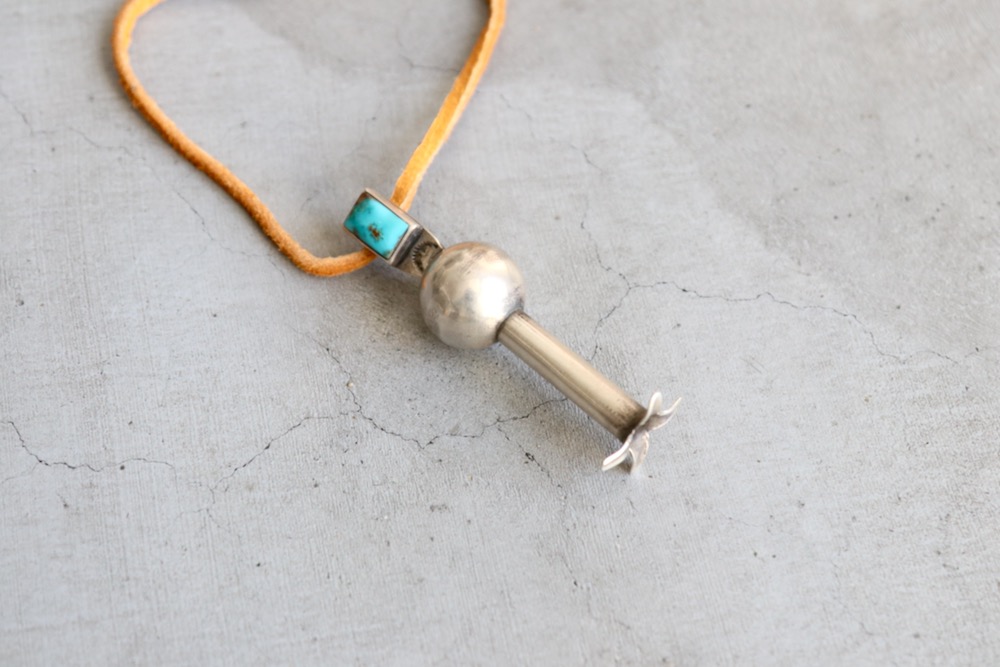 Indian Jewelry Falcon Trading Co. / F.T.C(����ǥ����󥸥奨�꡼ �ե��륳�� �ȥ졼�ǥ��� ����ѥˡ�) "Squash Blossom Pendant Turquoise square"