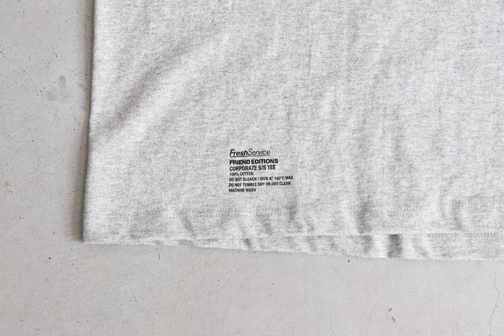 ��8.29 12:00 Release / limited��FreshService �� FRIEND EDITIONS(�ե�å��奵���ӥ� �� �ե��� ���ǥ������)"CORPORATE S/S TEE ��COMMUNITY��"