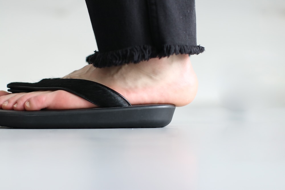 JoJo(祸) "BEACH SANDAL -Pony Ecsaine Leather-"