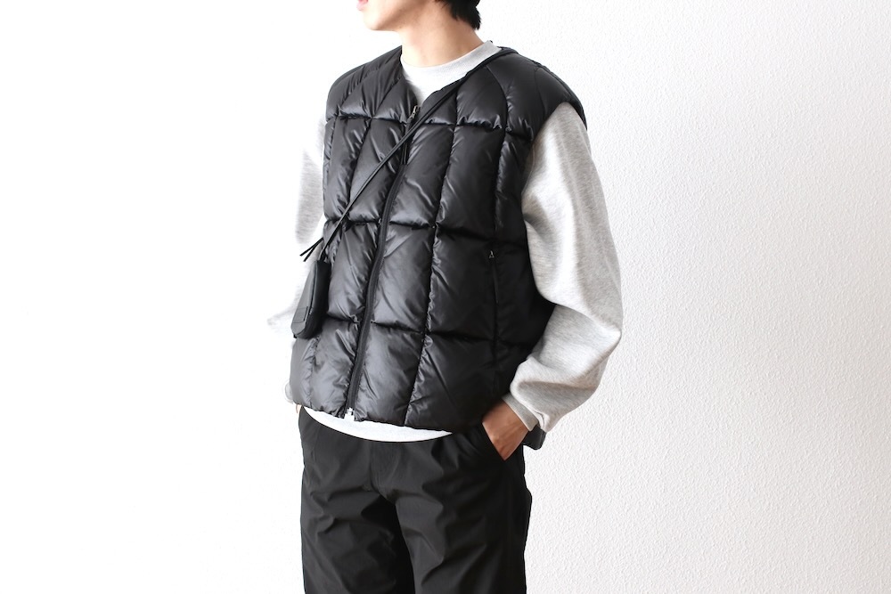 GOLDWIN 0 (������ɥ����� ����) "Three Dimensional Down Light Vest"