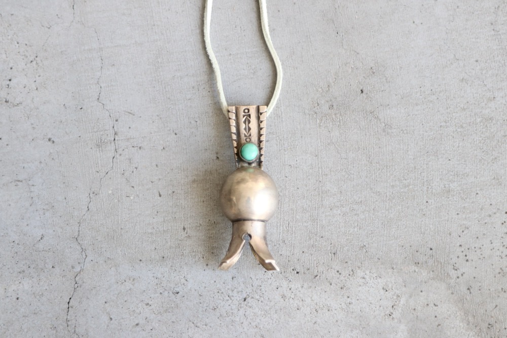 Indian Jewelry Falcon Trading Co. / F.T.C(����ǥ����󥸥奨�꡼ �ե��륳�� �ȥ졼�ǥ��� ����ѥˡ�) "Squash Blossom Pendant Turquoise circle"