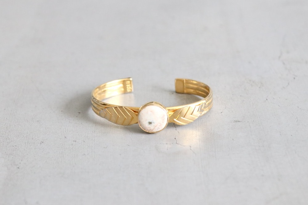 y*a様 エリッカニコラスビゲイ バングル 真鍮 インディアンジュエリー　美品 Indian Jewelry (インディアン ジュエリー) 