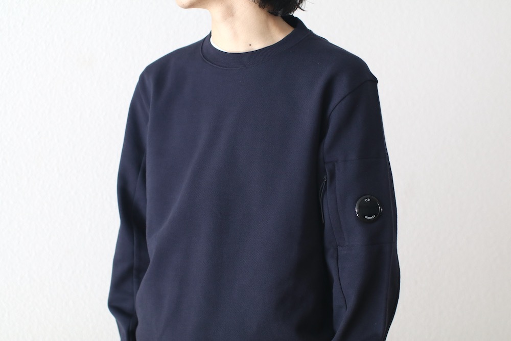 C.P. Company (ԡѥˡ) "DIAGONAL RAISED FLEECE LENS SWEATSHIRT"