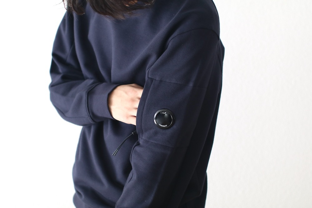 C.P. Company (ԡѥˡ) "DIAGONAL RAISED FLEECE LENS SWEATSHIRT"