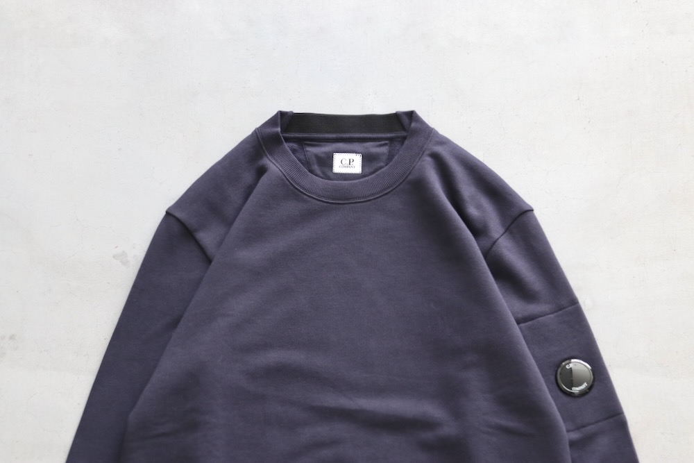 C.P. Company (ԡѥˡ) "DIAGONAL RAISED FLEECE LENS SWEATSHIRT"
